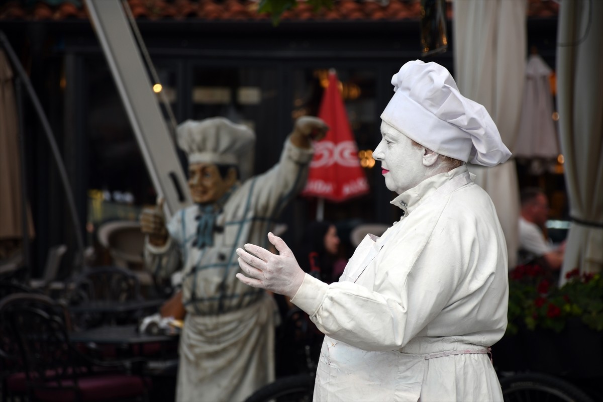 Kosova'nın güneyindeki Prizren şehrinde Kuzey Makedonyalı "Teatrosk" Tiyatro Prodüksiyonu...