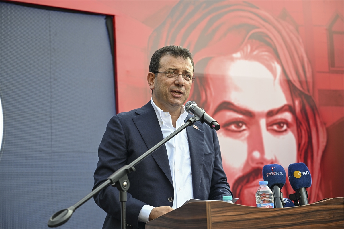 Küçükçekmece'deki Garip Dede Dergahı Vakfınca, muharrem ayı dolayısıyla aşure programı düzenlendi....