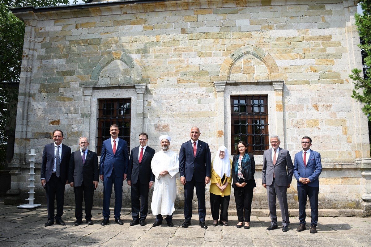 Kültür ve Turizm Bakanı Mehmet Nuri Ersoy (sağda), Kosova'ya günübirlik ziyareti kapsamında...