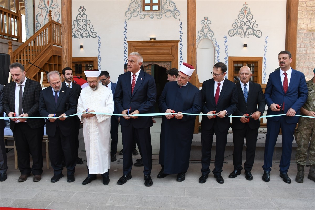 Kültür ve Turizm Bakanı Mehmet Nuri Ersoy (sağda), Kosova'ya günübirlik ziyareti kapsamında...