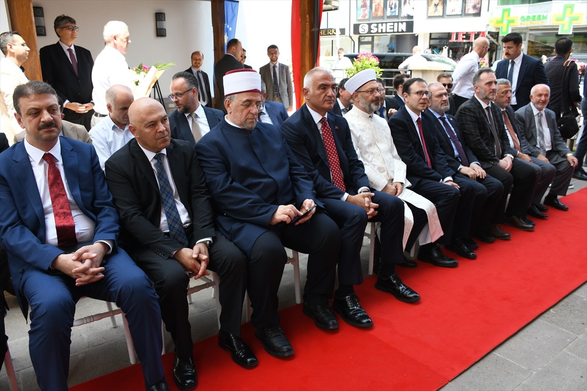 Kültür ve Turizm Bakanı Mehmet Nuri Ersoy (sağda), Kosova'ya günübirlik ziyareti kapsamında...