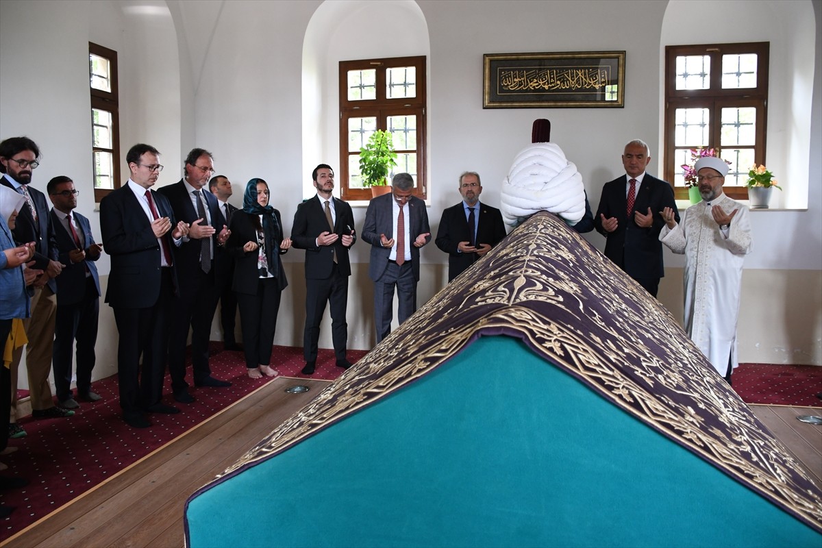 Kültür ve Turizm Bakanı Mehmet Nuri Ersoy (sağda), Kosova'ya günübirlik ziyareti kapsamında...