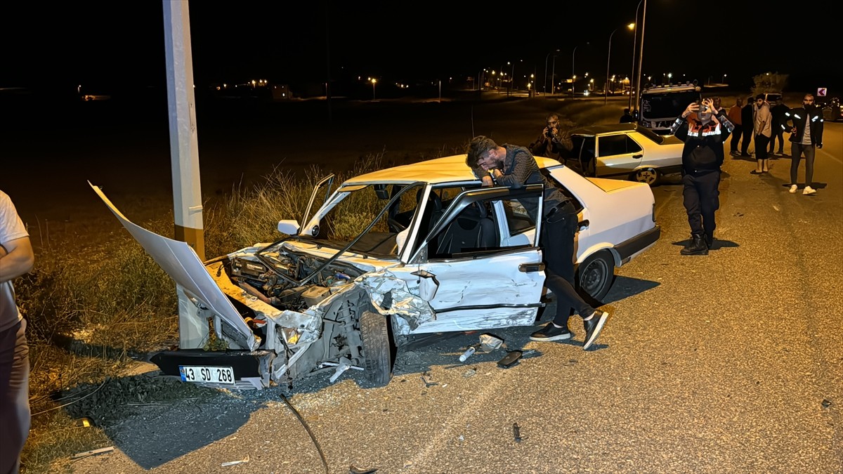 Kütahya'da dört aracın karıştığı zincirleme trafik kazasında 1 kişi öldü, 8 kişi...