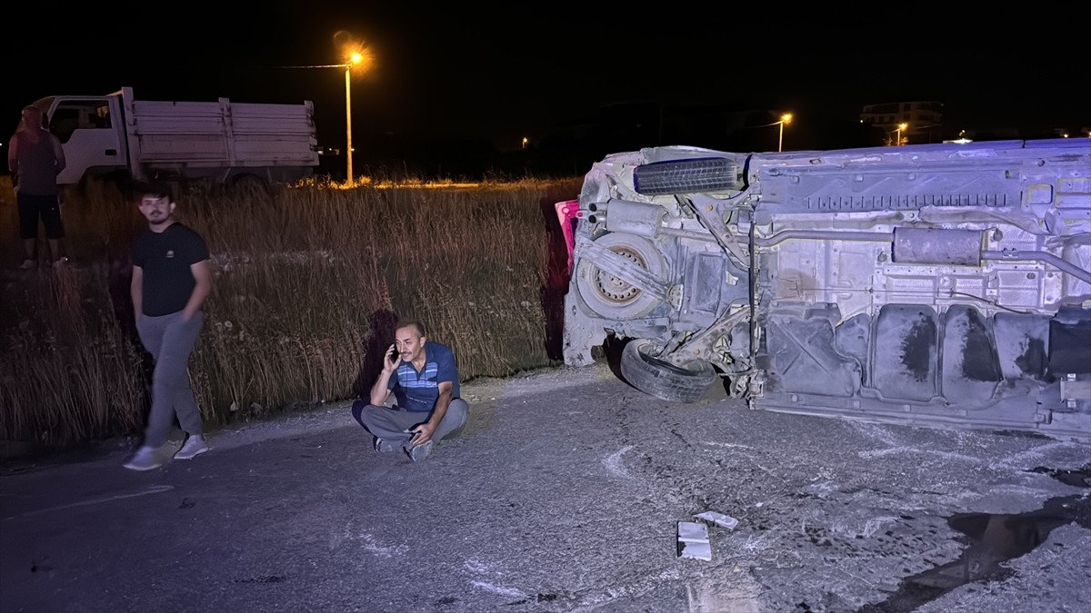 Kütahya'da dört aracın karıştığı zincirleme trafik kazasında 1 kişi öldü, 8 kişi...