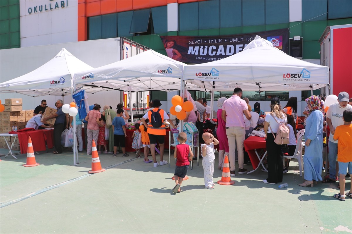 Lösemili Çocuklar Sağlık ve Eğitim Vakfınca (LÖSEV) hayata geçirilen "İyilik Tırı", Hatay'daki...