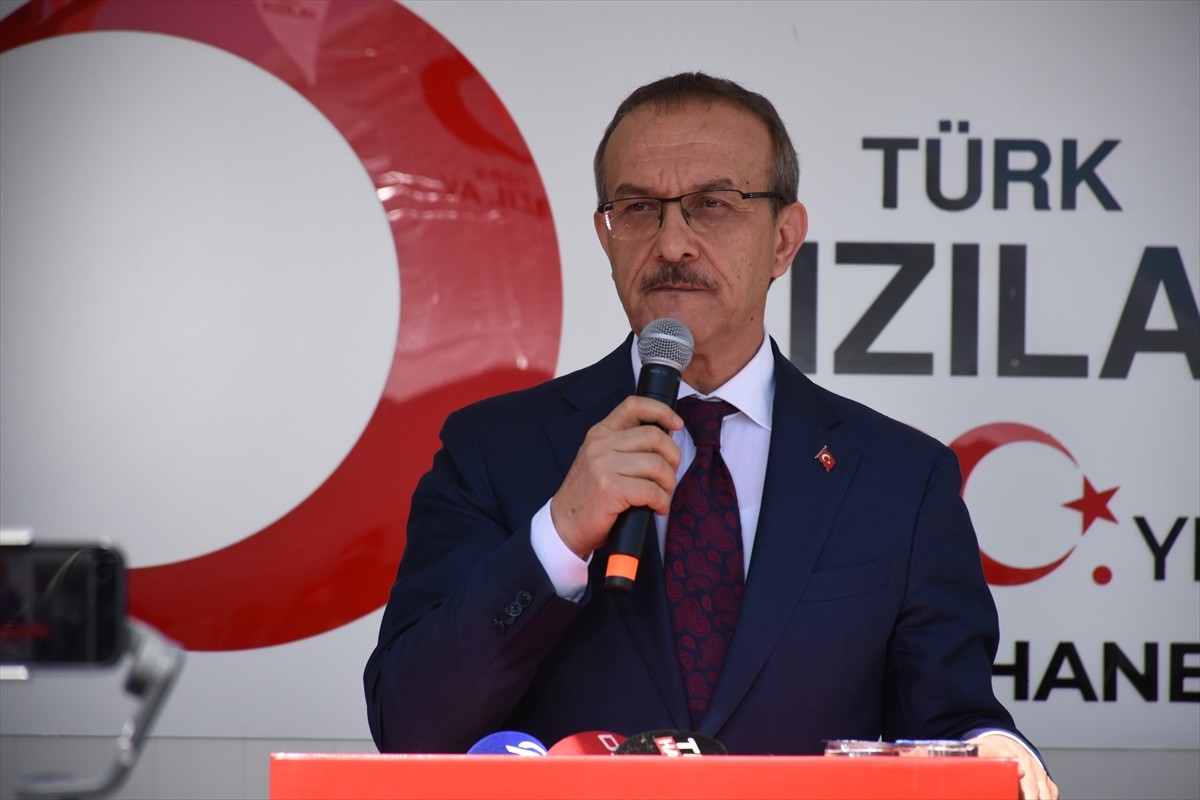 Malatya'da depremzedelerin yaşadığı konteyner kentte, Türk Kızılay ve Ankara Ticaret Odası...