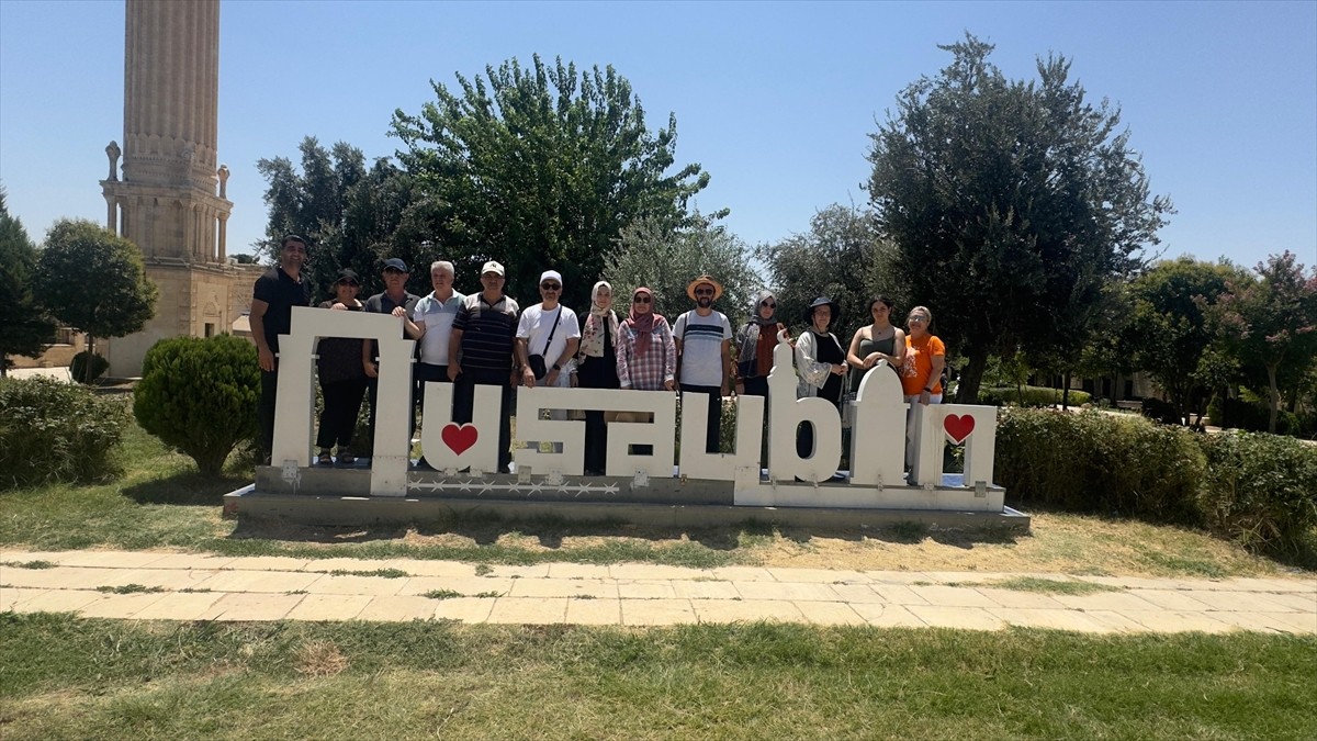 Mardin'de Gençlik ve Spor Bakanlığına bağlı yurtlarda misafir edilen emekliler kentin tarihi ve...