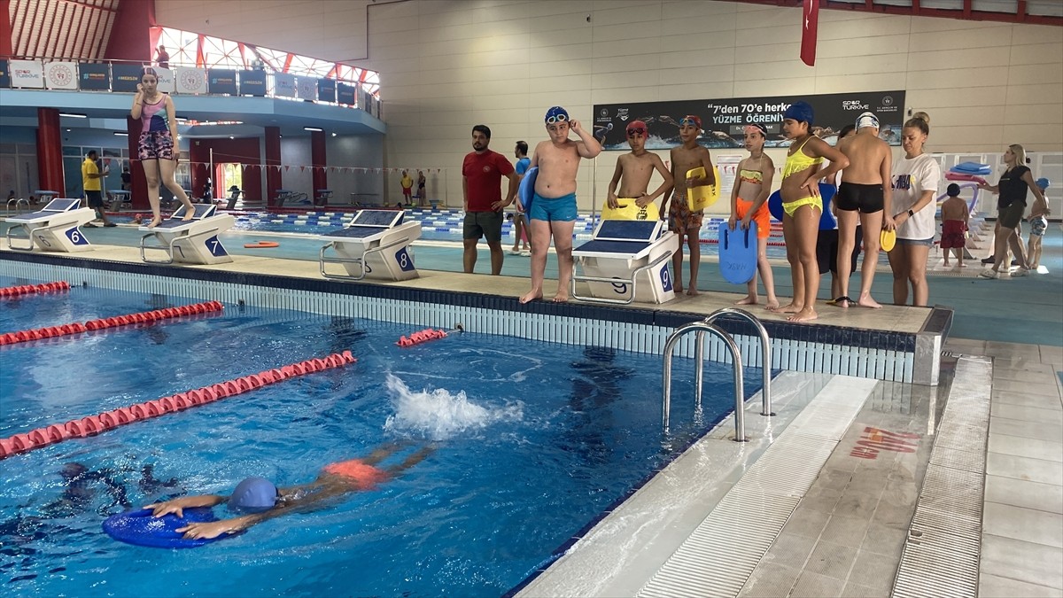 Mersin'de 2013'teki Akdeniz Oyunları öncesi inşa edilen olimpik yüzme havuzu, 11 yılda 263 bin...