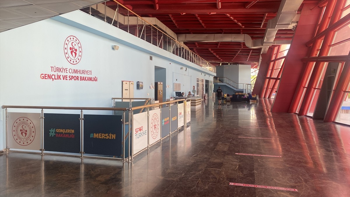 Mersin'de 2013'teki Akdeniz Oyunları öncesi inşa edilen olimpik yüzme havuzu, 11 yılda 263 bin...