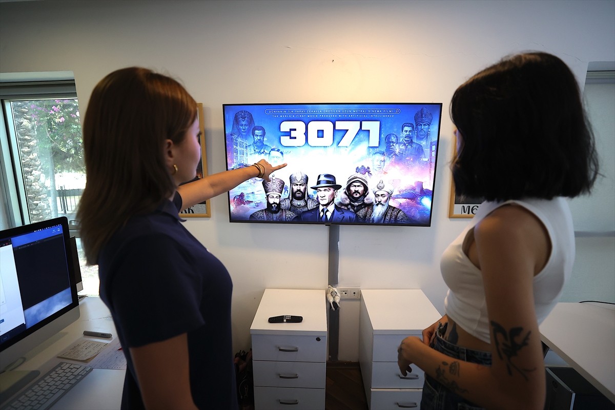 Mersin'de oyuncu kadrosu, senaryosu ve sahnelerinin tamamı yapay zeka programlarında üretilen uzun...