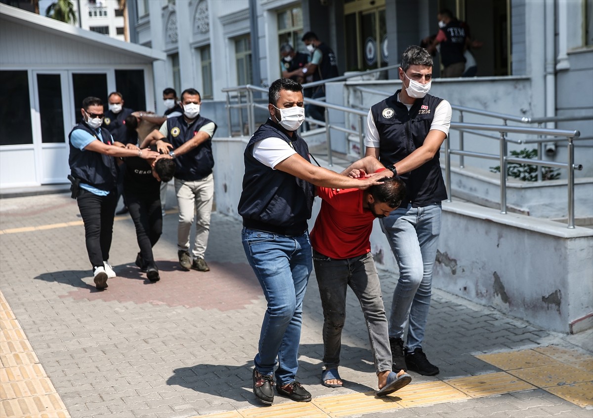 Mersin'de terör örgütü elebaşı lehine slogan atılmasıyla ilgili soruşturmada 10 şüphelinin...
