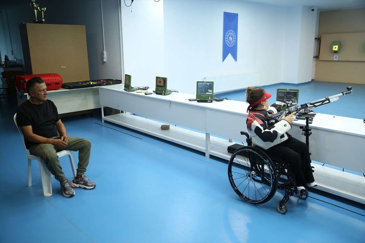 Milli paralimpik atıcı Çağla Baş, Paris 2024 Paralimpik Oyunları'ndan madalyayla dönmeyi...