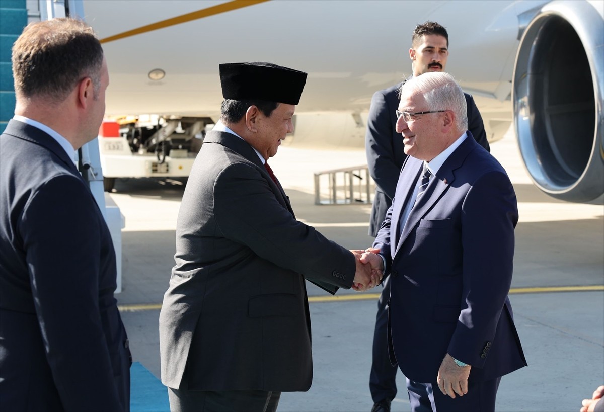 Milli Savunma Bakanı Yaşar Güler, Endonezya Cumhurbaşkanı Prabowo Subianto'yu Esenboğa...