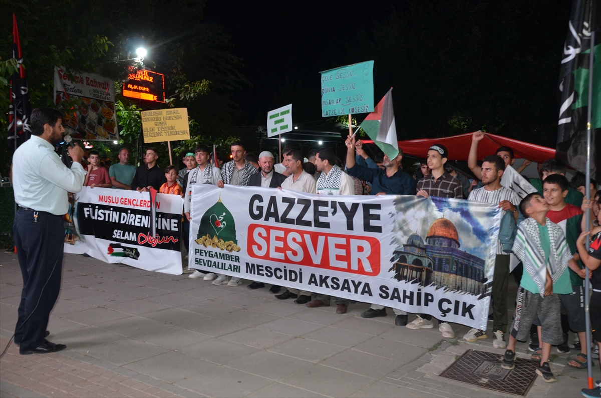 Muş'ta Peygamber Sevdalıları Vakfınca Filistin'e destek yürüyüşü düzenlendi.