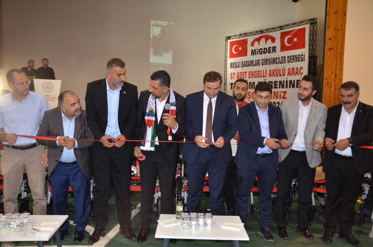 Muşlu İşadamları Girişimciler Derneğince (MİGDER) temin edilen akülü araçlar ile tekerlekli...