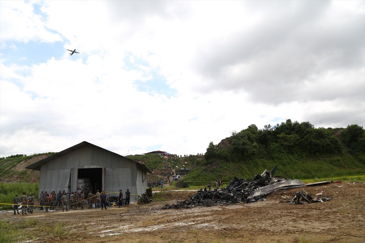 Nepal'in başkenti Katmandu'daki Tribhuvan Uluslararası Havalimanı'nda 19 kişiyi taşıyan bir uçak...
