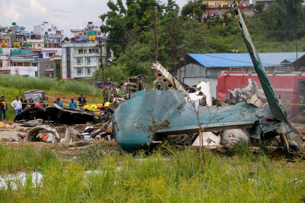 Nepal'in başkenti Katmandu'daki Tribhuvan Uluslararası Havalimanı'nda 19 kişiyi taşıyan bir uçak...