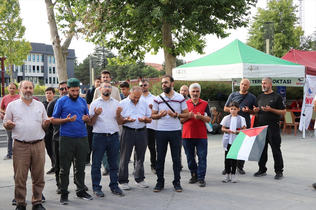 Niğde'de çocuklar, İsrail'in Filistin'e yönelik saldırılarını protesto etti. Anadolu Gençlik...
