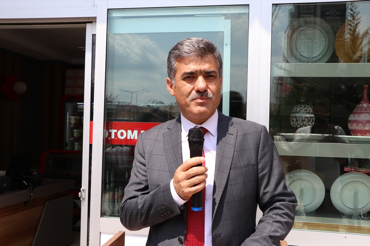 Niğde Adliyesi'nde, cezaevlerindeki hükümlülerin ürettikleri ürünlerin satışının yapıldığı...