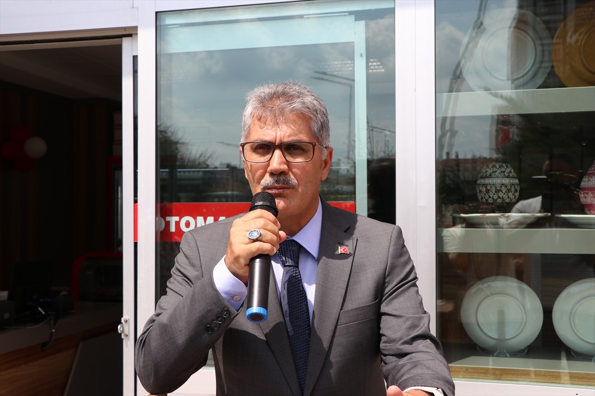 Niğde Adliyesi'nde, cezaevlerindeki hükümlülerin ürettikleri ürünlerin satışının yapıldığı...