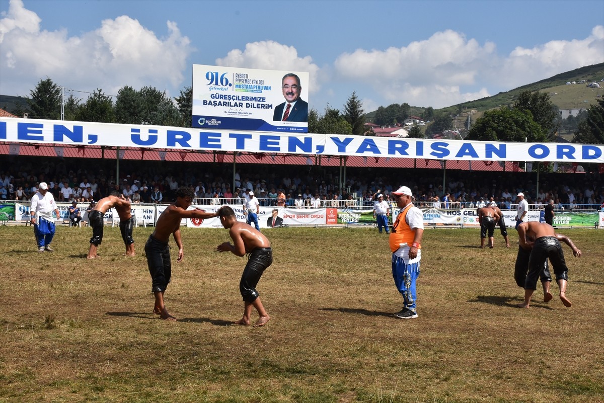 Ordu'da, 916'ncı Aybastı Perşembe Yaylası Ordulu Mustafa Pehlivan Yağlı Güreş ve Kültür...