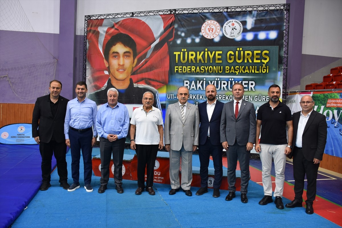 Ordu'da düzenlenen 11-13 Yaş Altı Erkekler Grekoromen Güreş Türkiye Şampiyonası'nın açılış töreni...