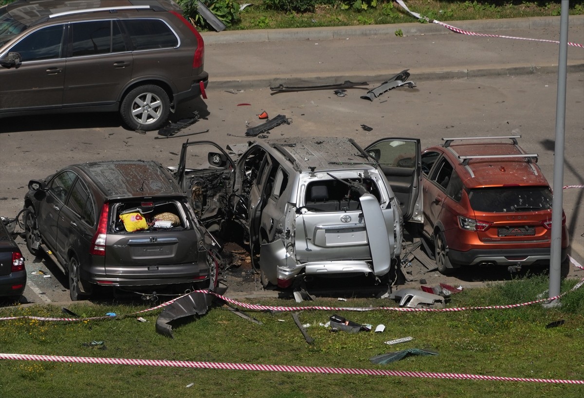 Rusya’nın başkenti Moskova’da park halindeki otomobilde meydana gelen patlamada bir Rus askeri...