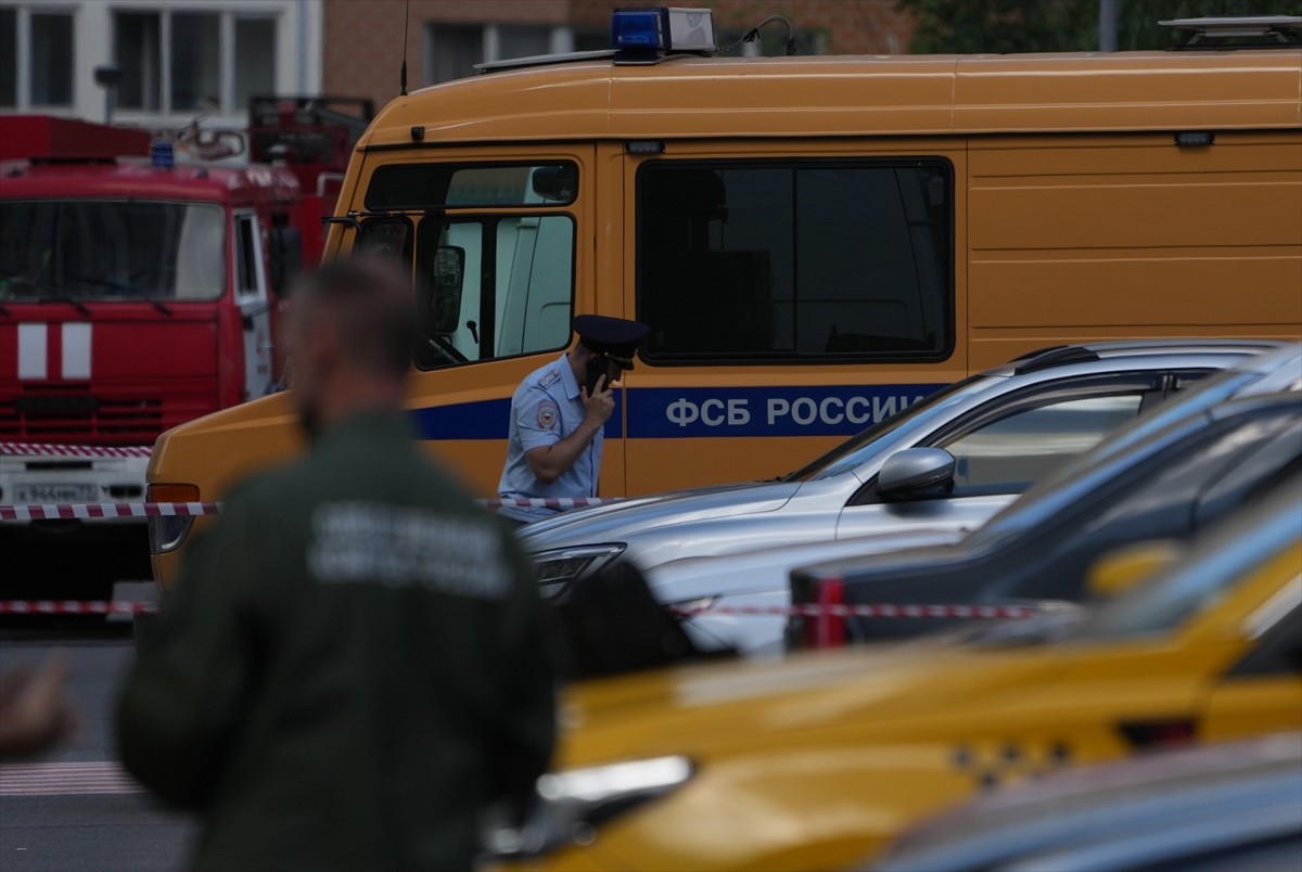 Rusya’nın başkenti Moskova’da park halindeki otomobilde meydana gelen patlamada bir Rus askeri...