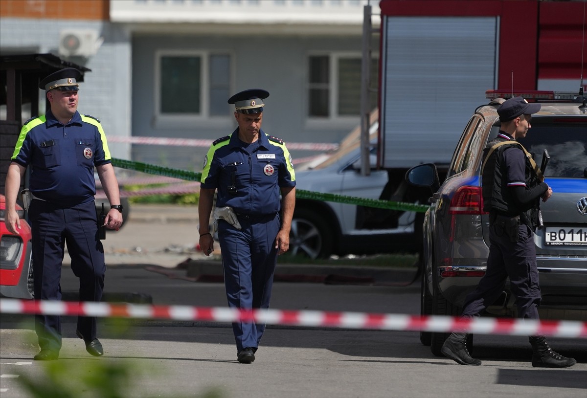 Rusya’nın başkenti Moskova’da park halindeki otomobilde meydana gelen patlamada bir Rus askeri...