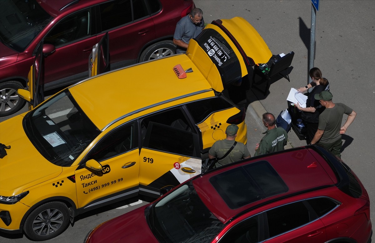 Rusya’nın başkenti Moskova’da park halindeki otomobilde meydana gelen patlamada bir Rus askeri...