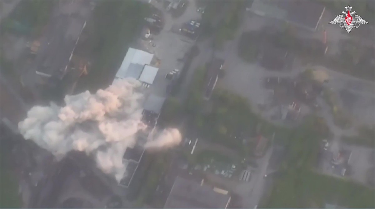 Rusya Savunma Bakanlığı, Ukrayna’nın Harkiv bölgesinde aralarında 40 yabancı eğitmenin bulunduğu...