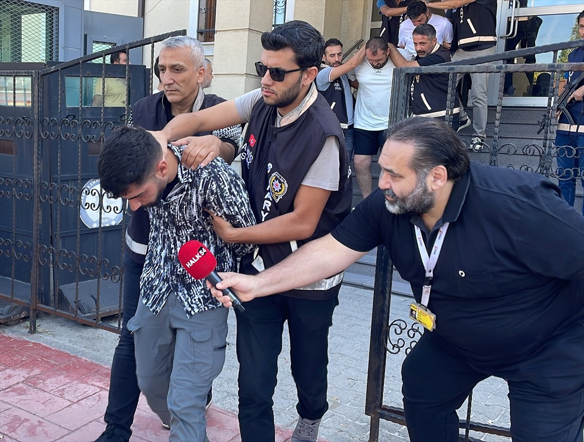 Sakarya'da eski Ferizli Belediye Başkanı Ahmet Soğuk'un uğradığı silahlı saldırıda yaşamını...