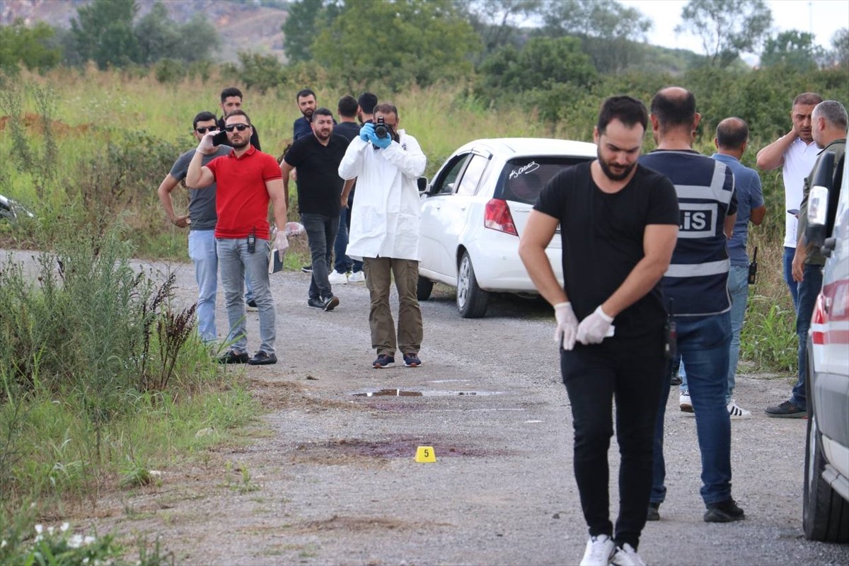 Sakarya'da eski Ferizli Belediye Başkanı Ahmet Soğuk, uğradığı silahlı saldırı sonucu hayatını...