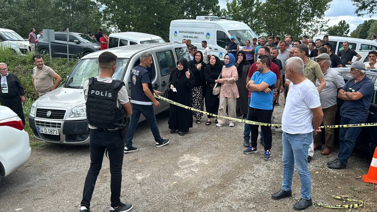 Sakarya'da eski Ferizli Belediye Başkanı Ahmet Soğuk, uğradığı silahlı saldırı sonucu hayatını...