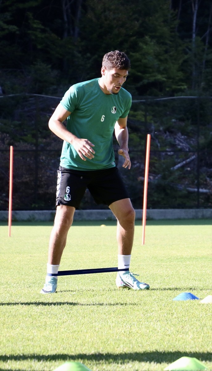 Sakaryaspor'un yeni transferlerinden Max Gradel, yeşil-siyahlı takımın 18 sezondur süren Süper Lig...