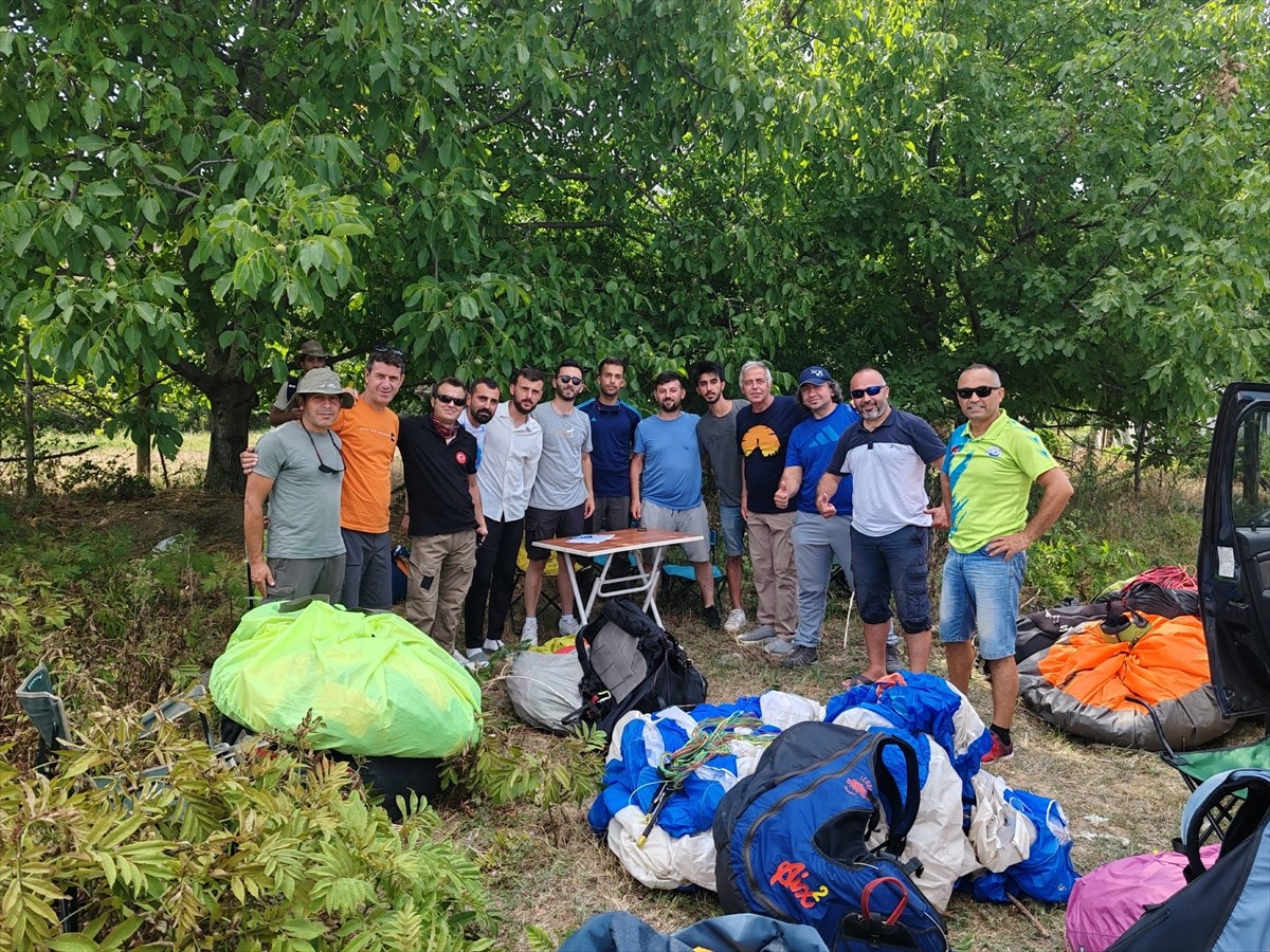 Samsun'da, Türkiye Hava Sporları Federasyonunca (THSF) amaç Paraşütü Karadeniz Bölgesi Hedef...