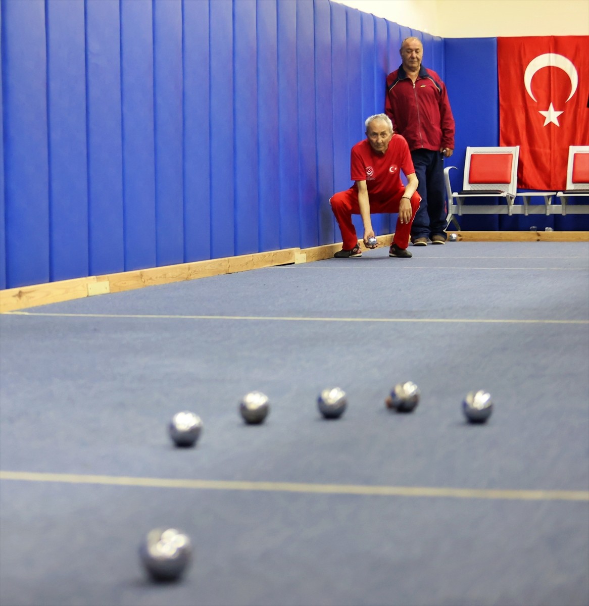 Samsun'un Bafra ilçesinde bulunan huzurevinin "ihtiyar delikanlıları"ndan kurulan bocce takımının...
