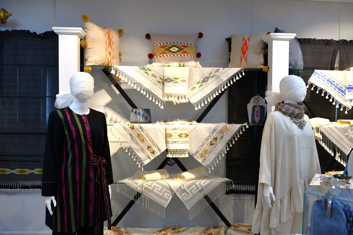 Samsun Büyükşehir Belediyesi tarafından kurulan Kenevir ve İpek Dokuma Atölyesi'nde, kenevirden...