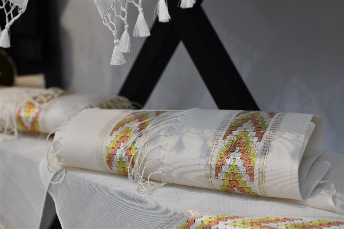 Samsun Büyükşehir Belediyesi tarafından kurulan Kenevir ve İpek Dokuma Atölyesi'nde, kenevirden...