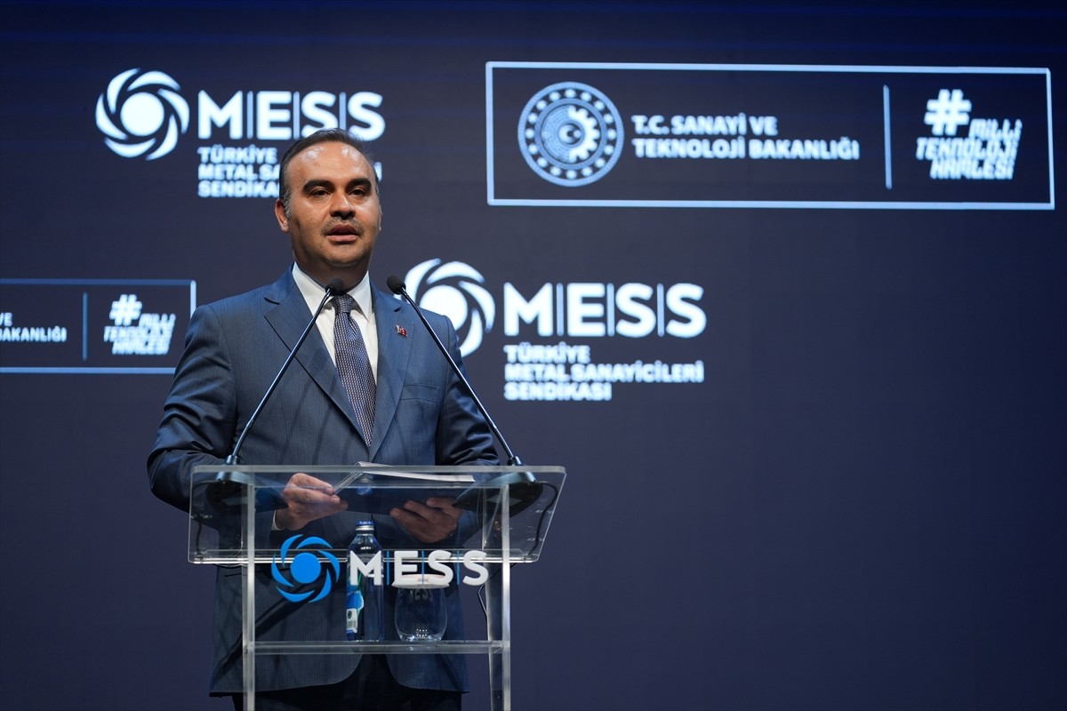 Sanayi ve Teknoloji Bakanı Mehmet Fatih Kacır, Türkiye Metal Sanayicileri Sendikası'nın (MESS)...
