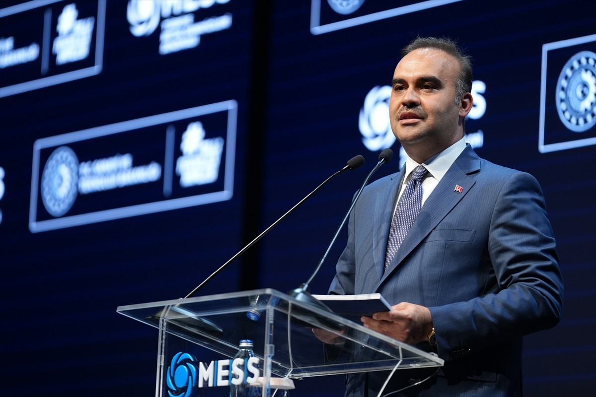 Sanayi ve Teknoloji Bakanı Mehmet Fatih Kacır, Türkiye Metal Sanayicileri Sendikası'nın (MESS)...