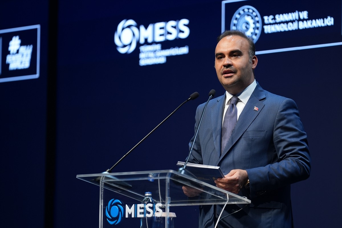 Sanayi ve Teknoloji Bakanı Mehmet Fatih Kacır, Türkiye Metal Sanayicileri Sendikası'nın (MESS)...