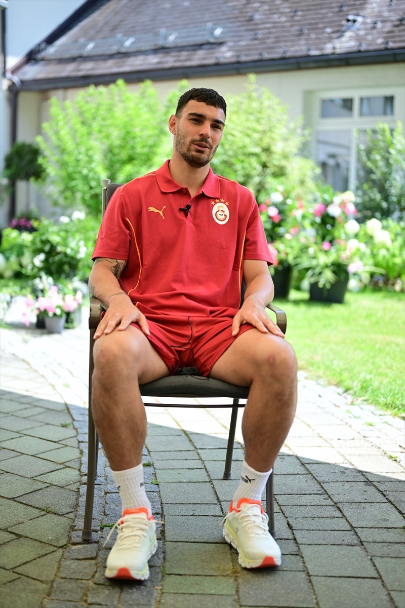 Sarı-kırmızılı takımla Avusturya'nın Steiermark eyaletinin Liezen bölgesindeki Irdning kasabasında...