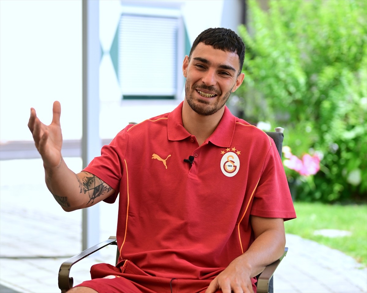 Sarı-kırmızılı takımla Avusturya'nın Steiermark eyaletinin Liezen bölgesindeki Irdning kasabasında...