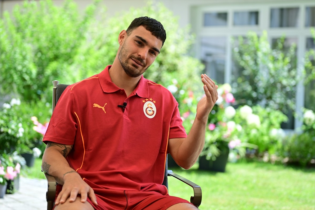 Sarı-kırmızılı takımla Avusturya'nın Steiermark eyaletinin Liezen bölgesindeki Irdning kasabasında...