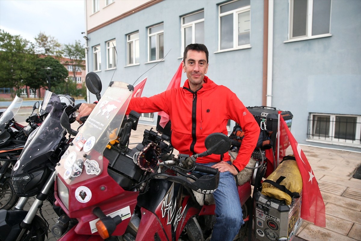 Şilili motosikletçi Luis La Rıvera Renteria, Kurtuluş Savaşı'nda deniz yoluyla İnebolu Limanı'na...