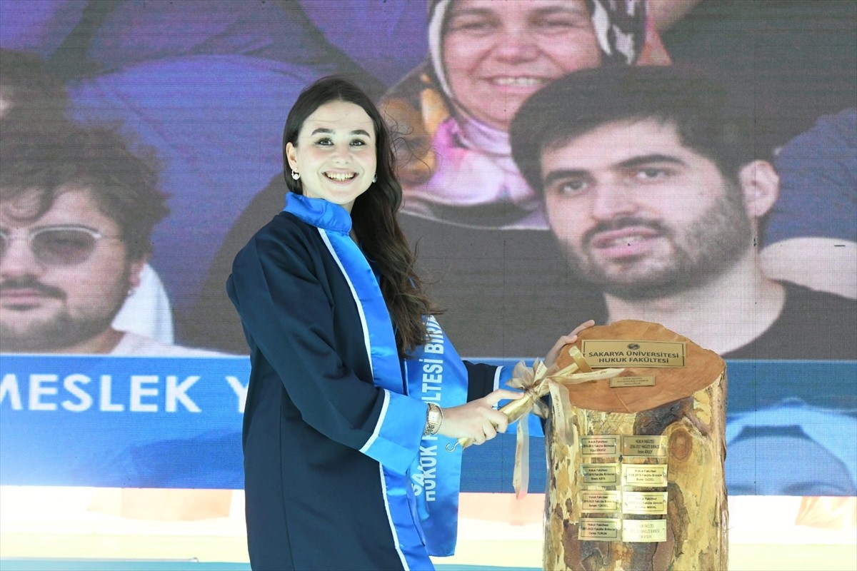 Sinop'ta meslek lisesinden mezun olan Gamze Uygun, azimle çalışıp kazandığı Sakarya Üniversitesi...