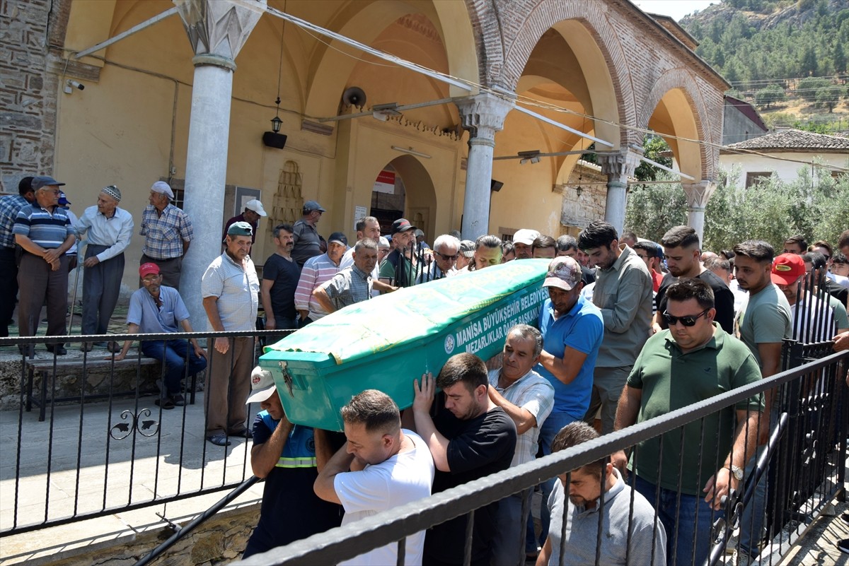 Şırnak'ta Gabar Dağı'ndaki petrol sahasında sondaj kulesinin devrilmesi sonucu enkaz altında...