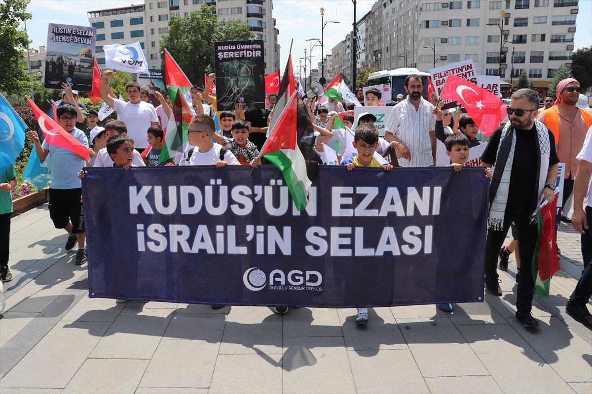Sivas'ta İsrail Başbakanı Binyamin Netanyahu'nun, ABD Kongresi'ndeki konuşması protesto edildi....