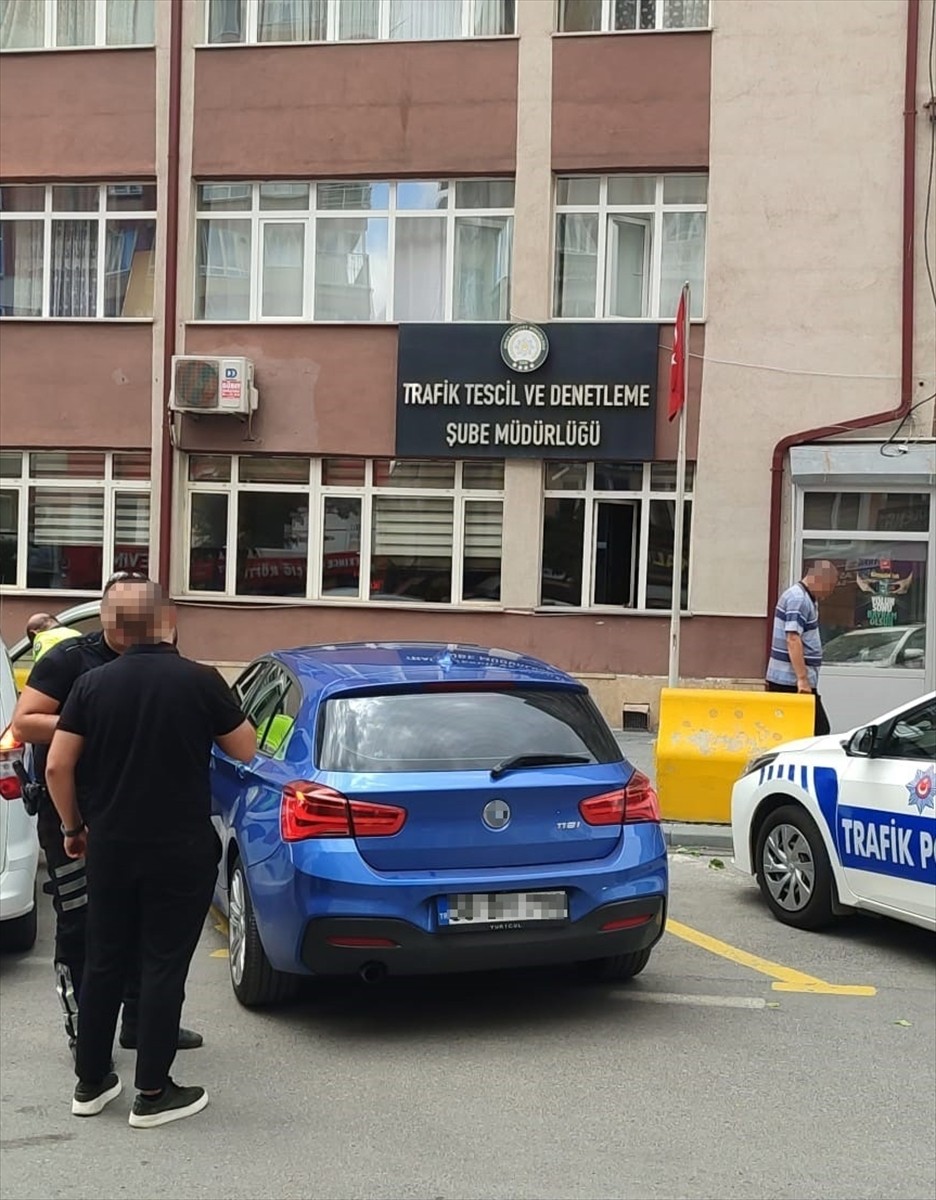 Sivas’ta polis ekipleri, aracıyla drift yapan sürücüye 32 bin 233 lira ceza uyguladı.